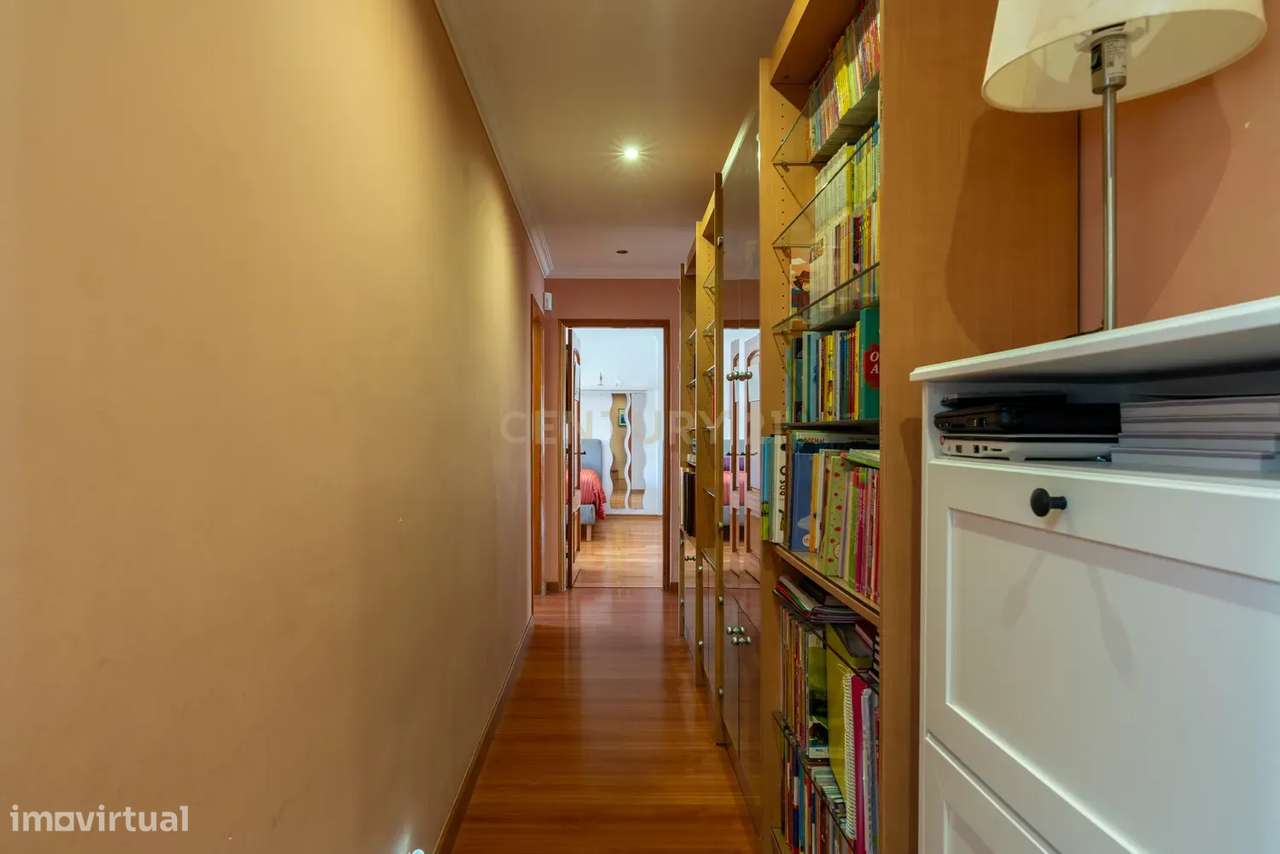 Penthouse T5 Jardins da Parede-7