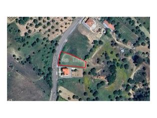 Lote com 917 m2, para construção de moradia, situado no C...