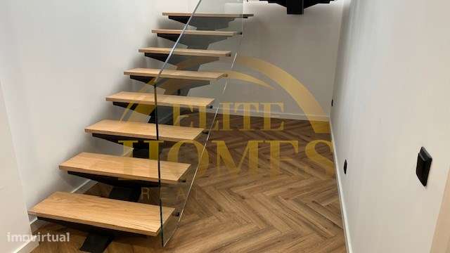 Moradia T3 totalmente reconstruída no centro de Almada — onde o design-16