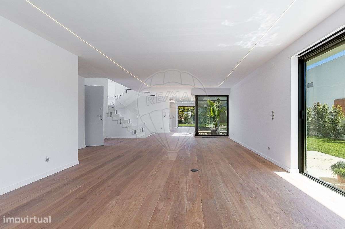 Moradia T5 para venda-4