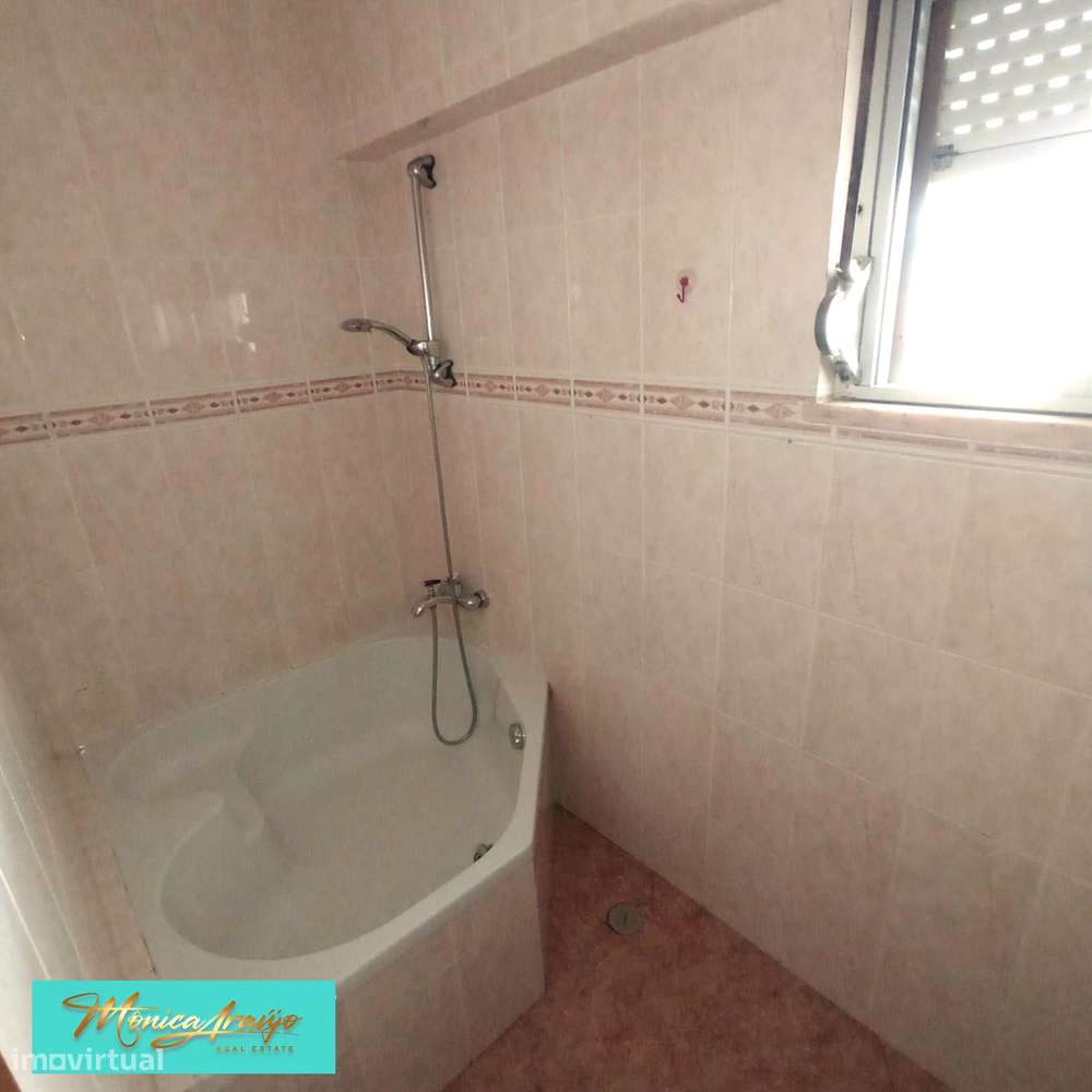 Iluminado apartamento T4, com vista panorâmica em Rio de Mouro-14