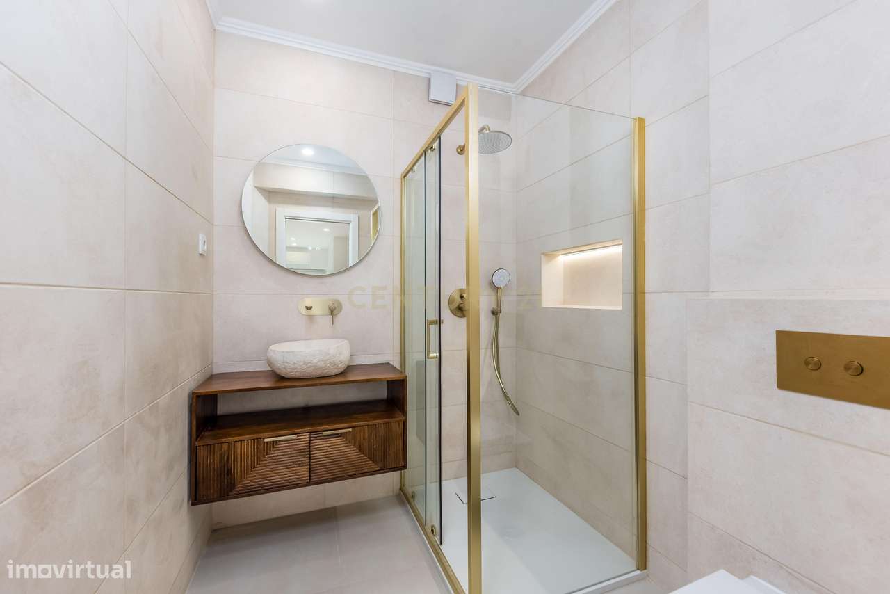 Apartamento T3 Totalmente Remodelado – Cova da Piedade, Almada-49