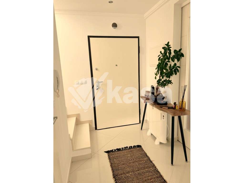 Moradia Isolada T4 com Jardim e Garagem em Santo António da Charnec...-7