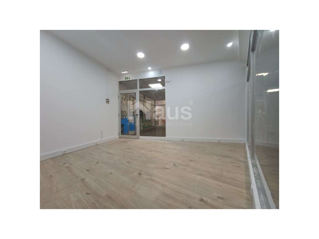 Loja totalmente remodelada disponível 1 Abril de 2026 - Grande imagem: 5/11