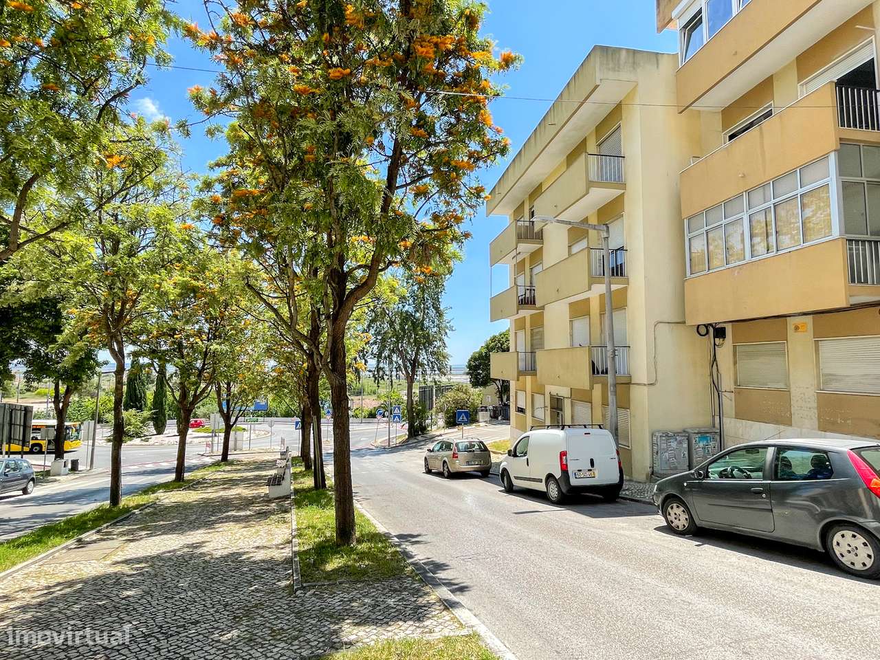 Prédio - 8 T2 + Sótão - Póvoa de Santa Iria-2