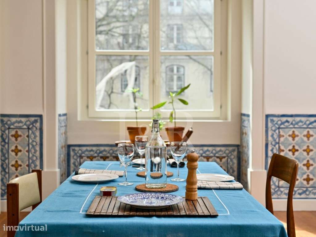 Apartamento T3 renovado no centro histórico de Lisboa-8
