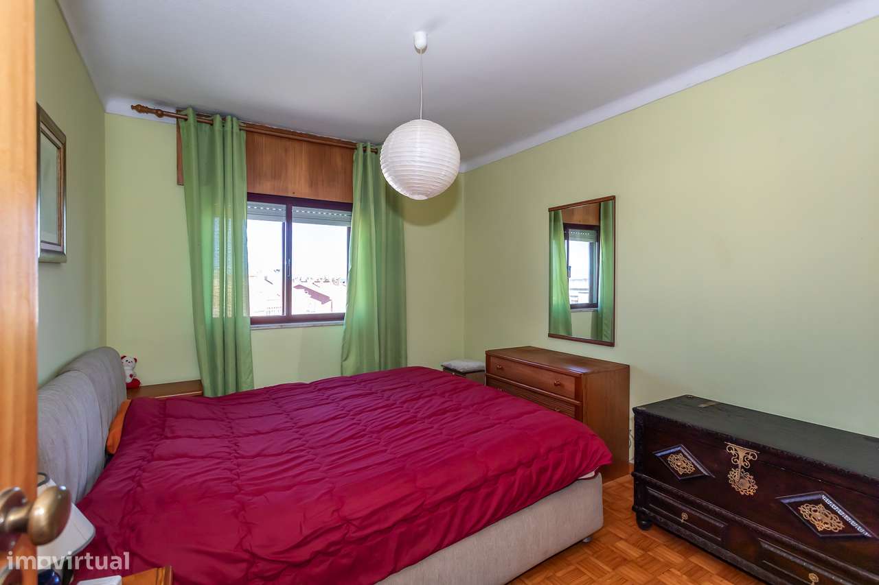 T3 em bom estado de conservação no Algueirão-11