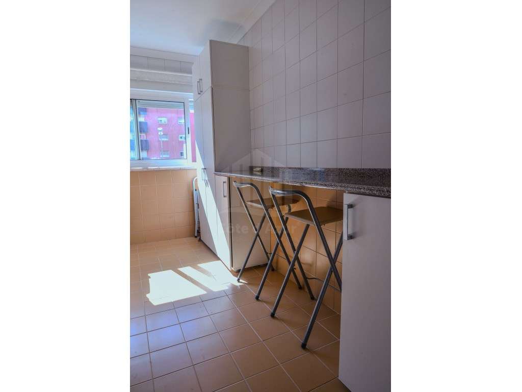 Apartamento T2 com Garagem e Vista - Cidade nas Olaias, Lisboa - Grande imagem: 3/17