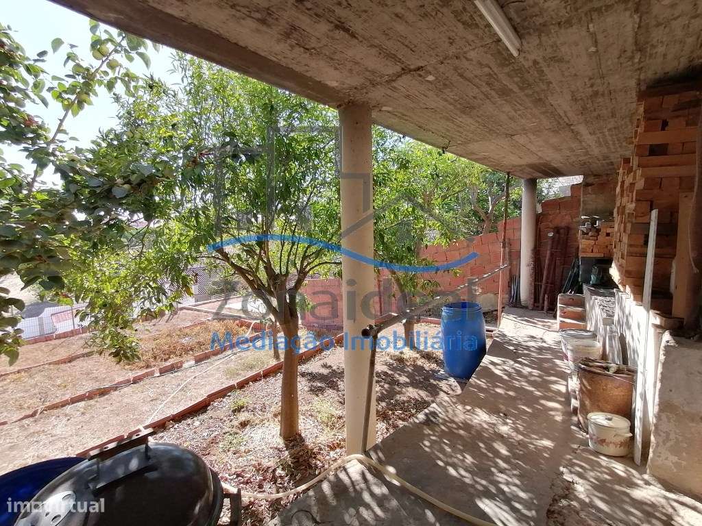 Moradia com dois pisos e logradouro, localizada em Alenquer-26