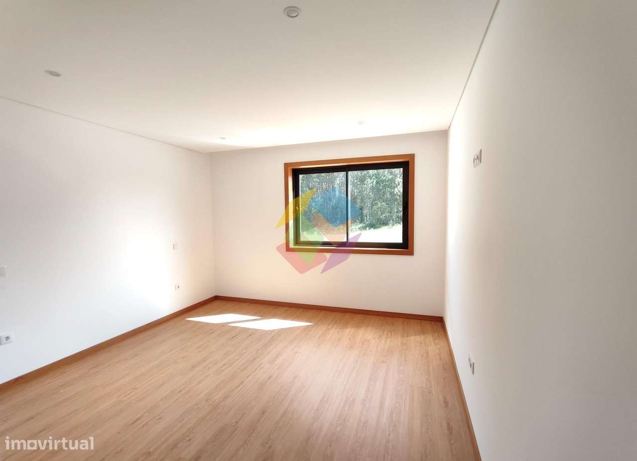 Magnífica Moradia T3 +1 em Stª. Maria da Feira-36