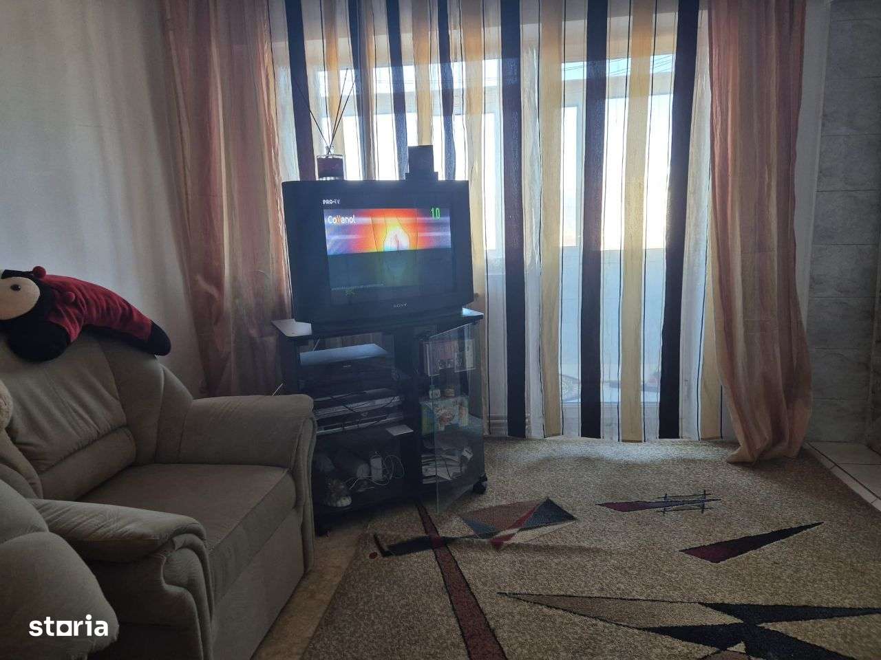 Apartament cu 3 camere, localizat în zona de sus a oraşului. - Imagine principală: 4/11