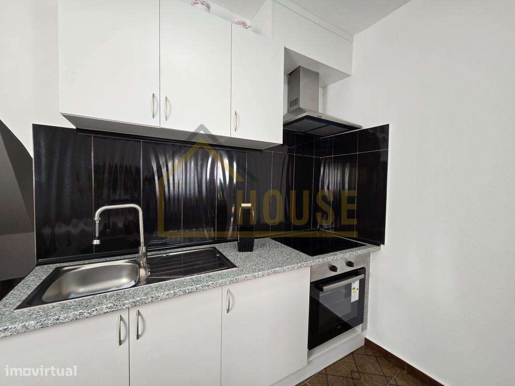 Andar Moradia Térrea T1+1, perto Lourinhã-5