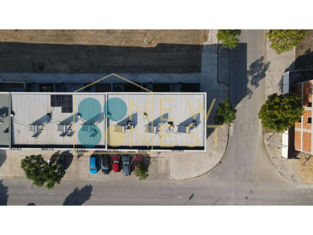 Moradia T3+1 em Banda como Nova com pátio e Vista Castelo de Palmel...-51