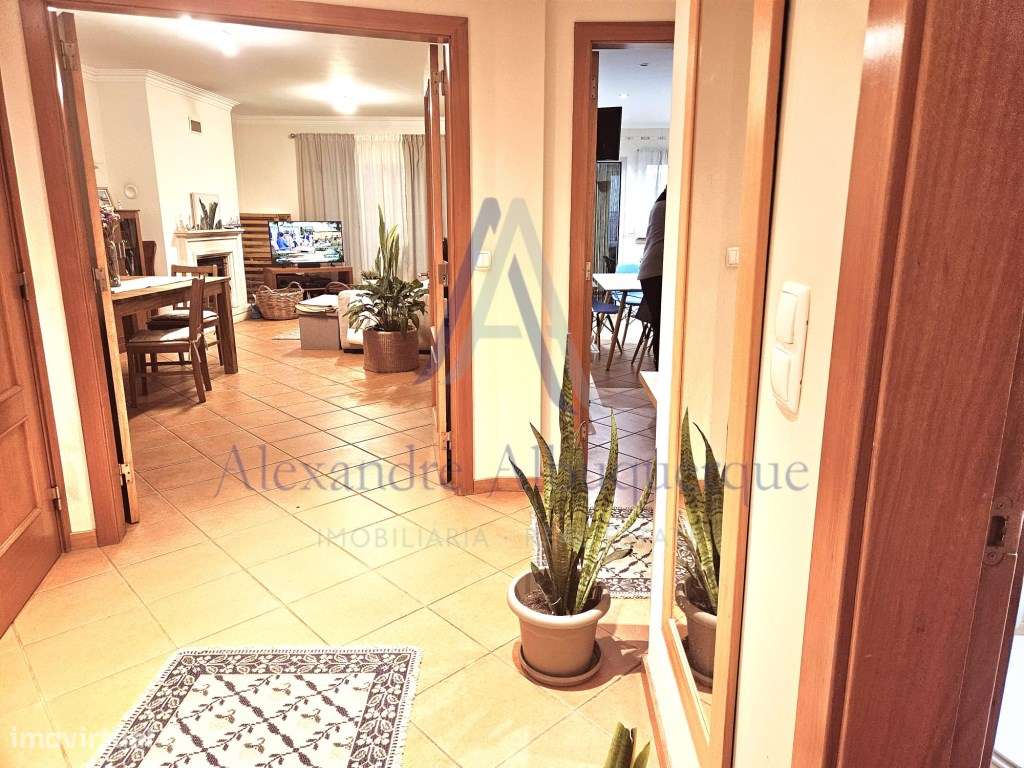 Moradia Isolada T3 com Piscina e Garagem em Azeitão-8