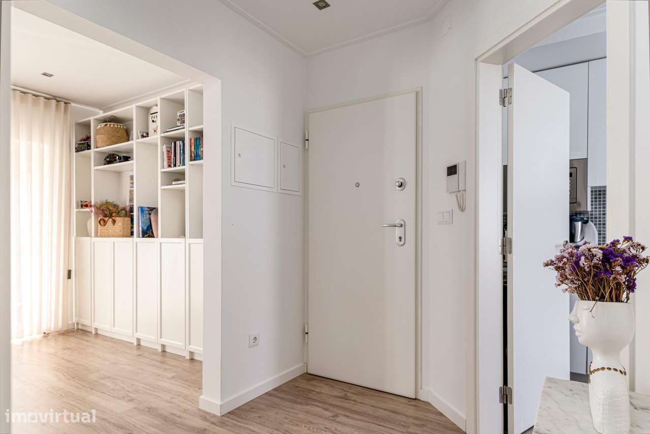 T2+1 Dúplex Remodelado com 4 Varandas e Vista Cristo Rei – Almada-6