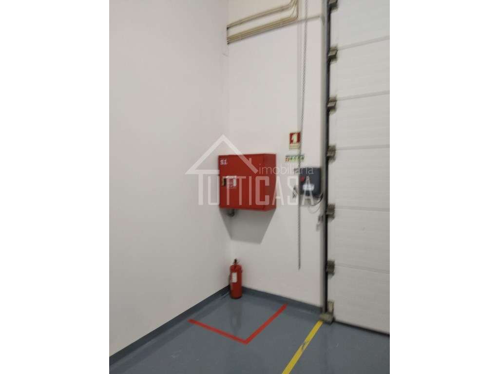 Armazém industrial em São Miguel de Alcainça-12