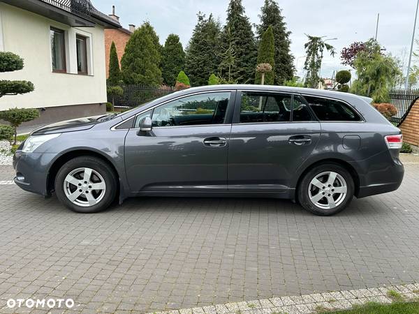 Toyota Avensis Combi 1.6 - 5