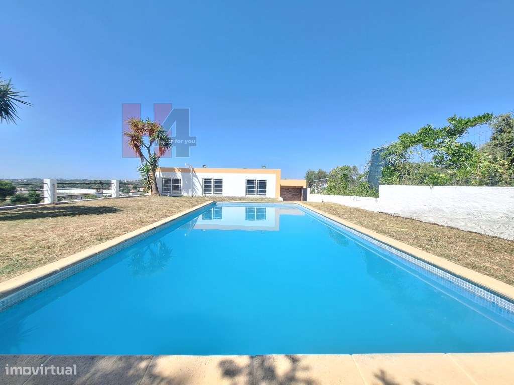 Moradia T4 com piscina inserida num terreno de 670m2 - Setúbal (OFE...-0