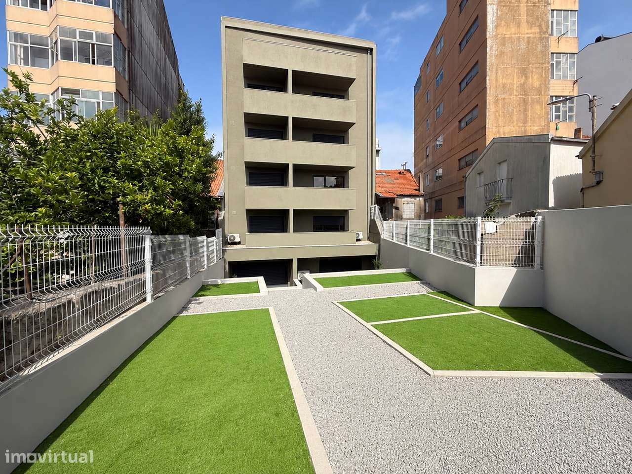 T0 pronto a habitar na Rua Faria Guimarães, Porto-20