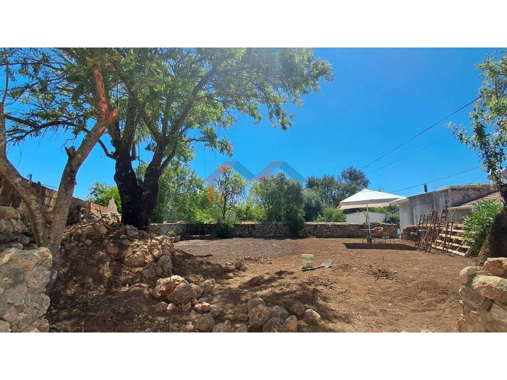 Moradia V2 renovada com terreno em Salir - Loulé-21