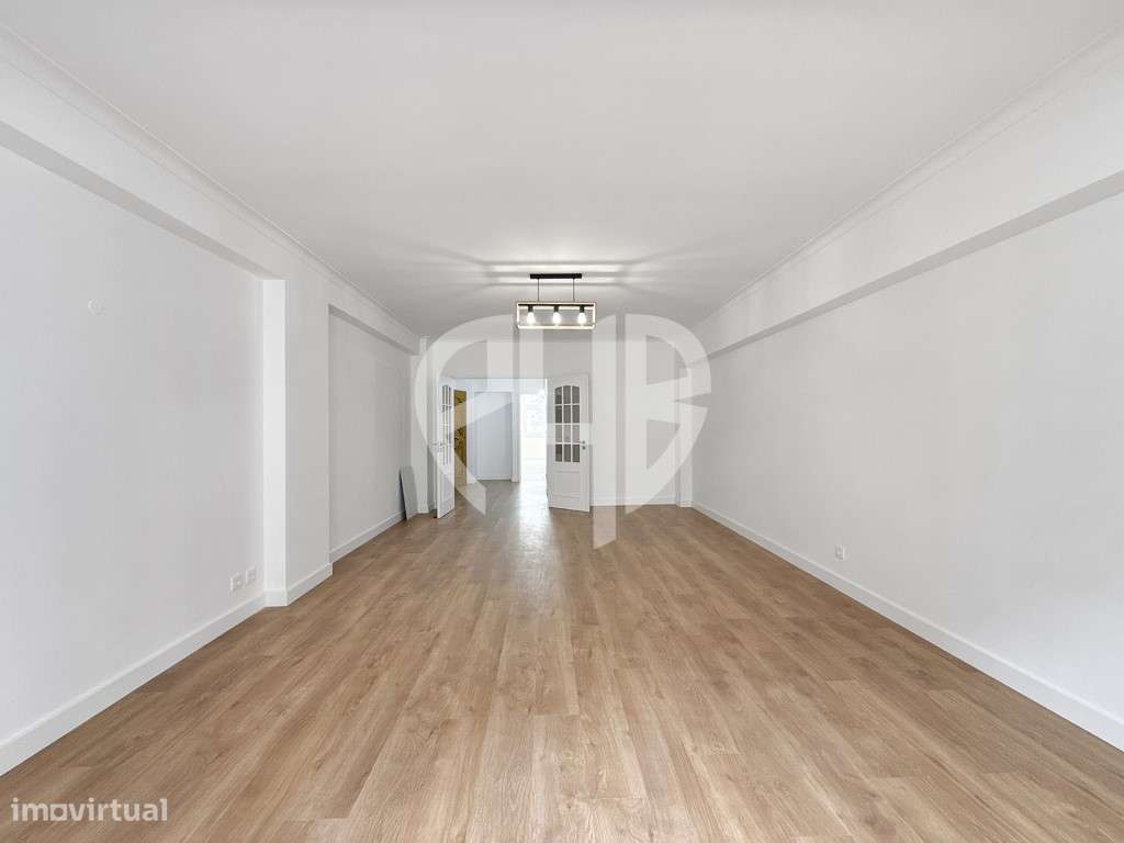 Apartamento T3 Totalmente Remodelado // Estrada da Luz-8