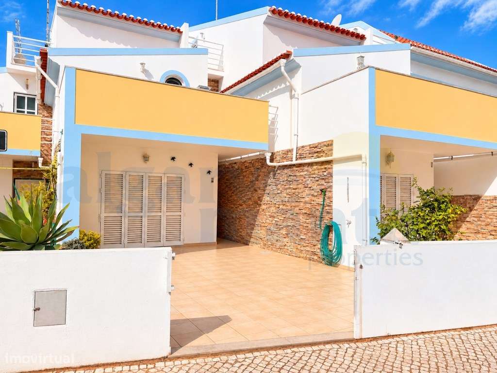 Exclusivo! Moradia T3 com Piscina em Condomínio Privado - Vila Nova...-0