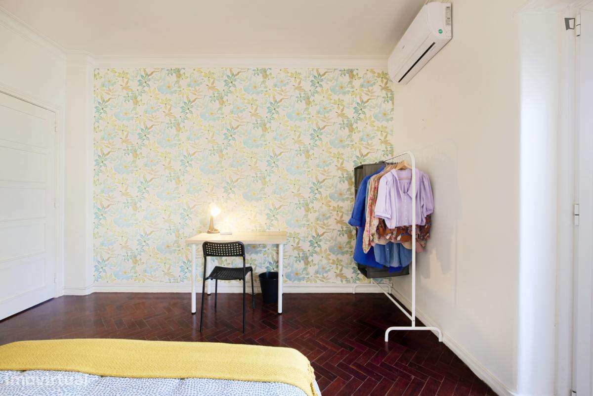 Quarto - localizado em Intendente Lisbon - Grande imagem: 5/28