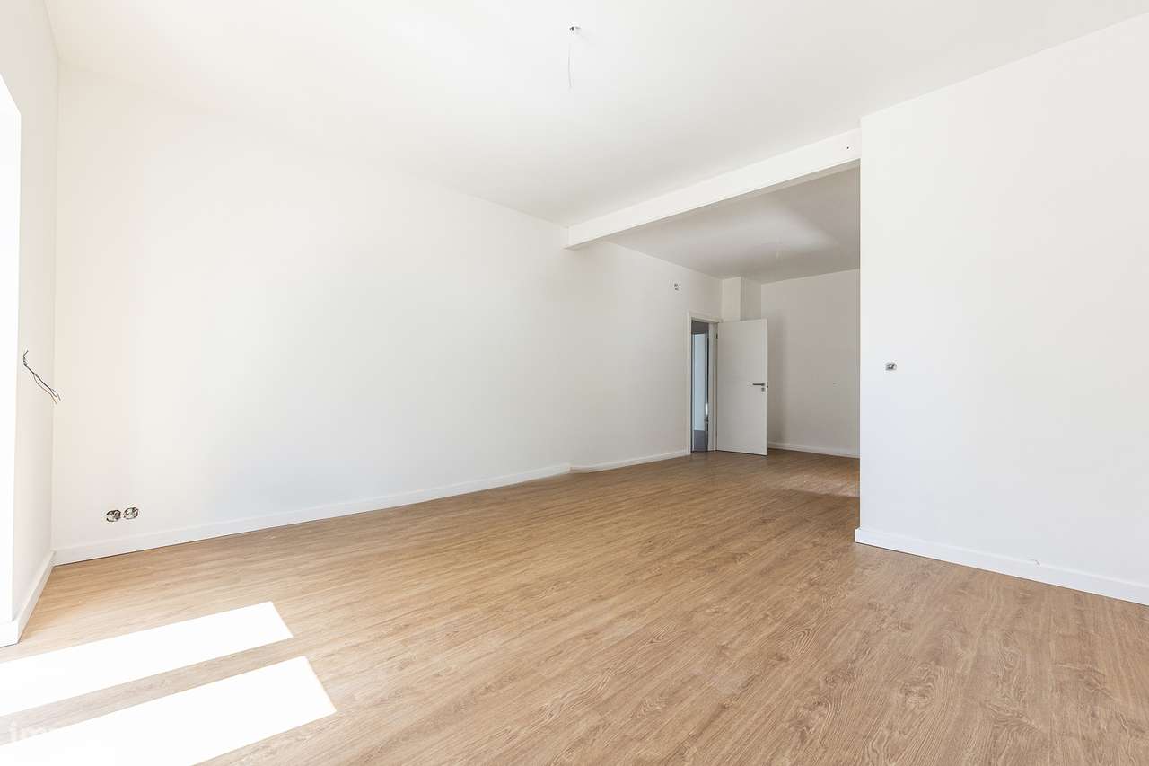 Moradia de Charme Reabilitada no centro da Parede com 434m² de Terreno-16