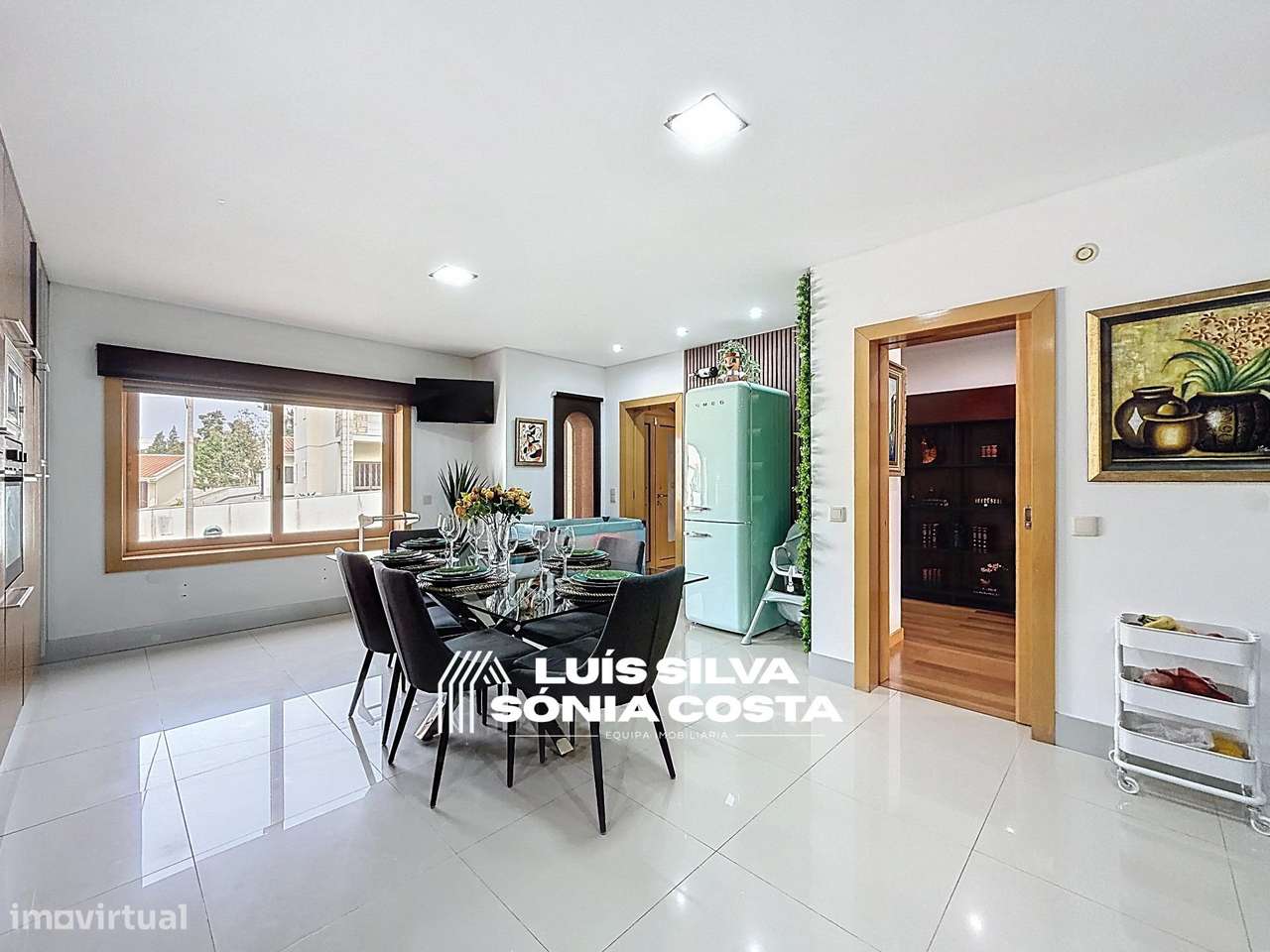 Moradia T4 Excelente Estado e Áreas | 2 Suites, Jacuzzi, Painéis...-11