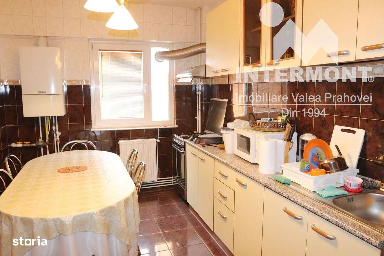 Apartament 3 camere - Etaj 1 - 2 băi - Centrală - Mobilat-4
