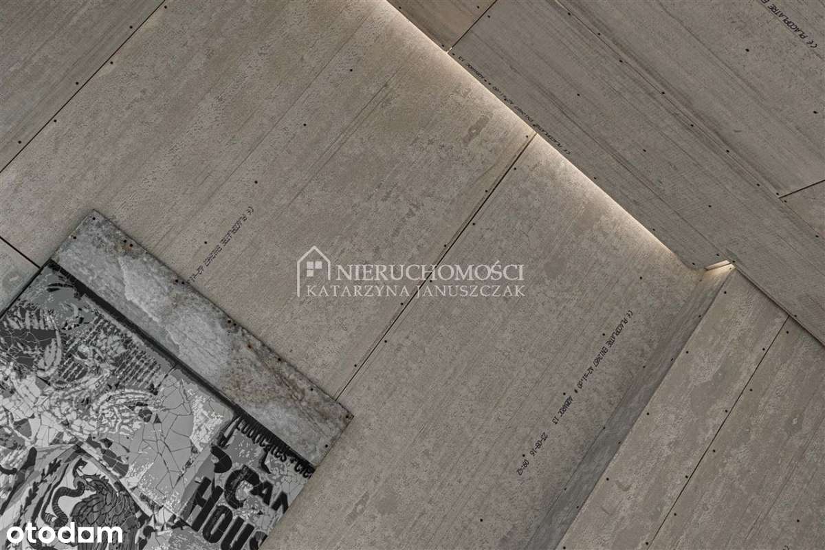 Biurowiec W Świetnej Lokalizacji-10