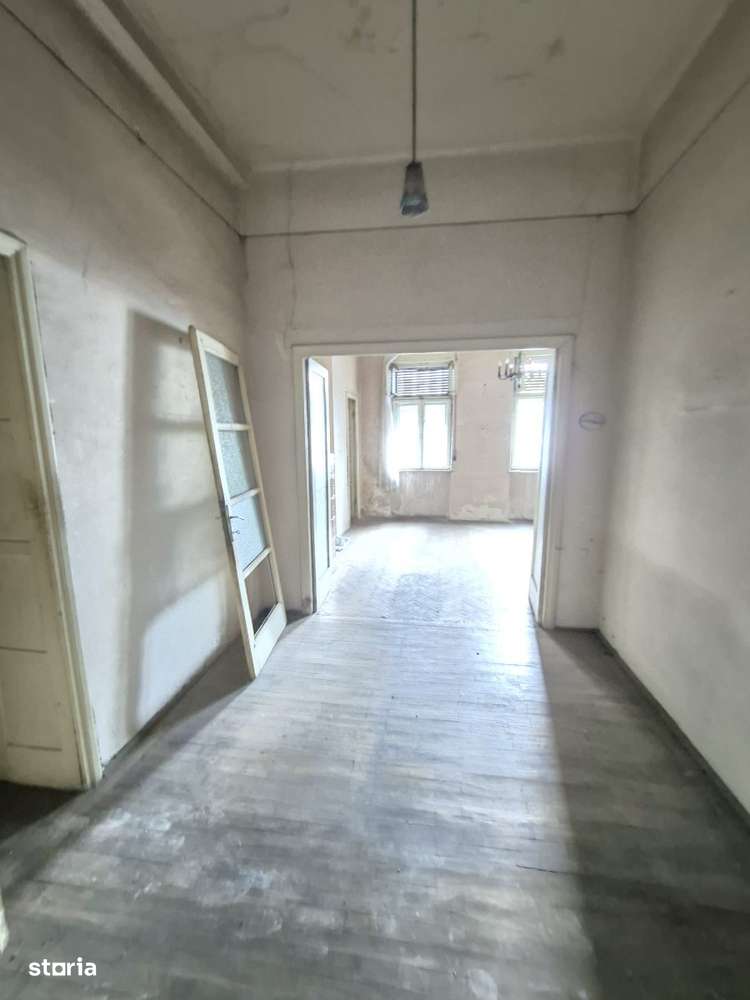 Dorobanti Str. Roma, vanzare apartament 3 camere pe hol locuibil - Imagine principală: 4/15