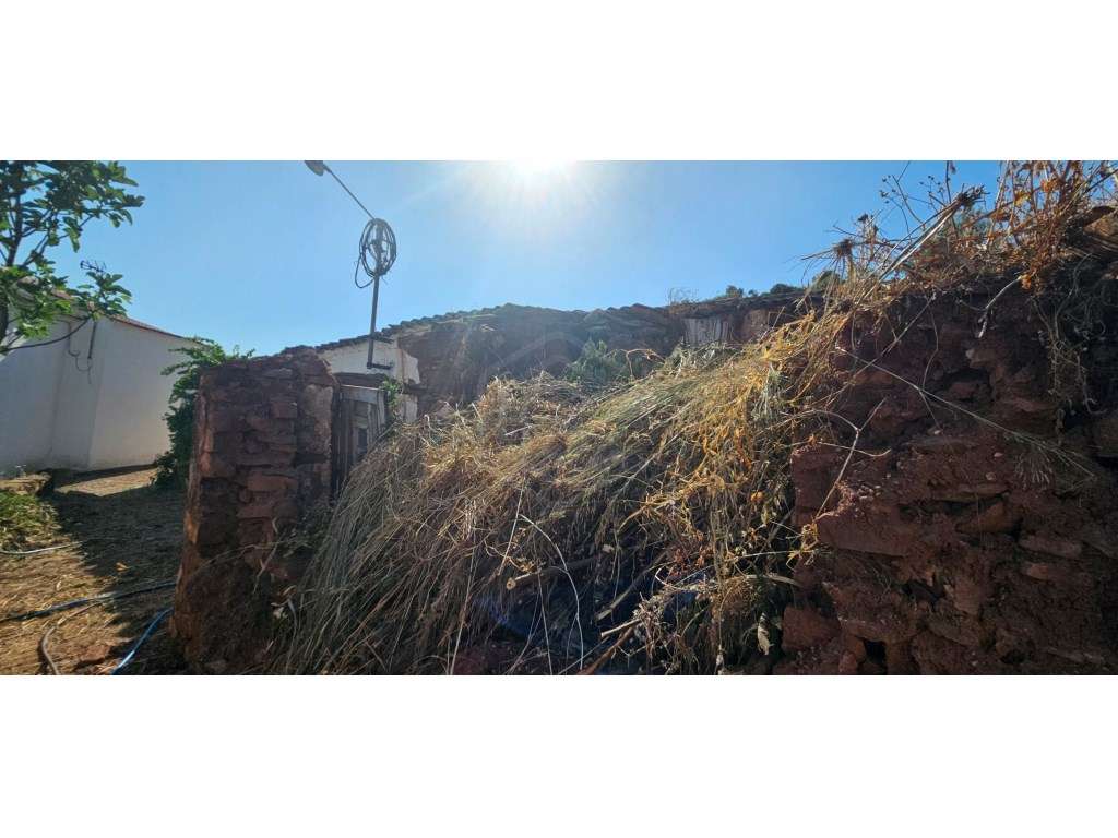 3 Ruinas para recuperar no centro de Santa Catarina, Tavira-16