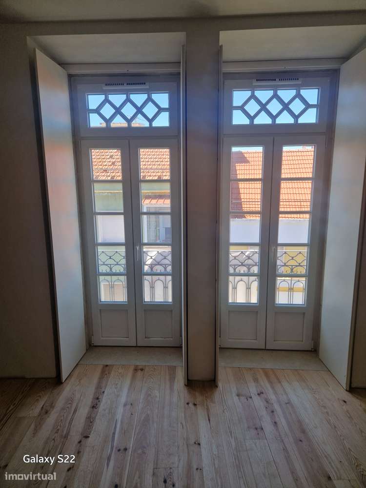 T2 no 3º Andar com 3 Jardins, Elevador, Coz.Equipada Lx-6