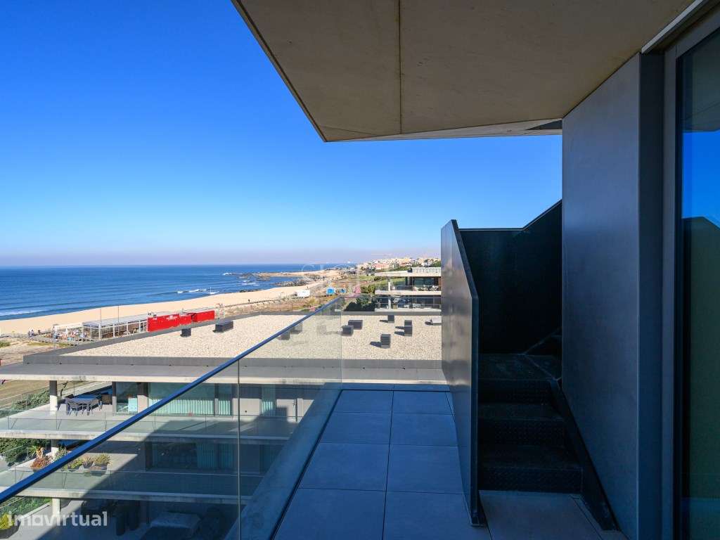Penthouse T3 com piscina no terraço - Primeira linha de Mar-35