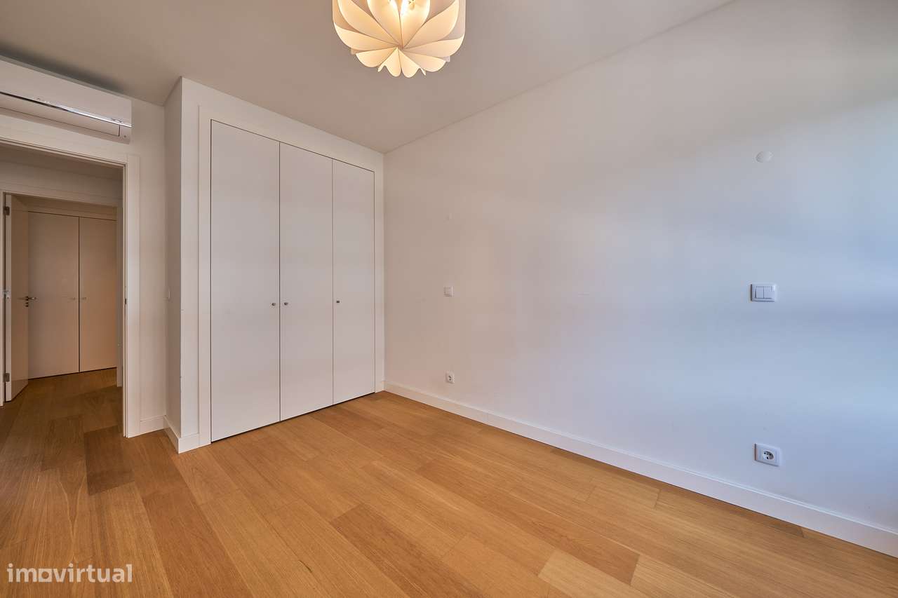 T4 Deslumbrante c/ Vista Tejo | One River Seixal-22