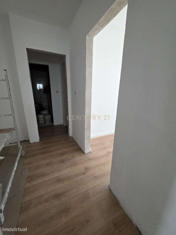 T3  a estrear na Av. do Uruguai – Benfica C/ suite e varandas - Grande imagem: 5/16