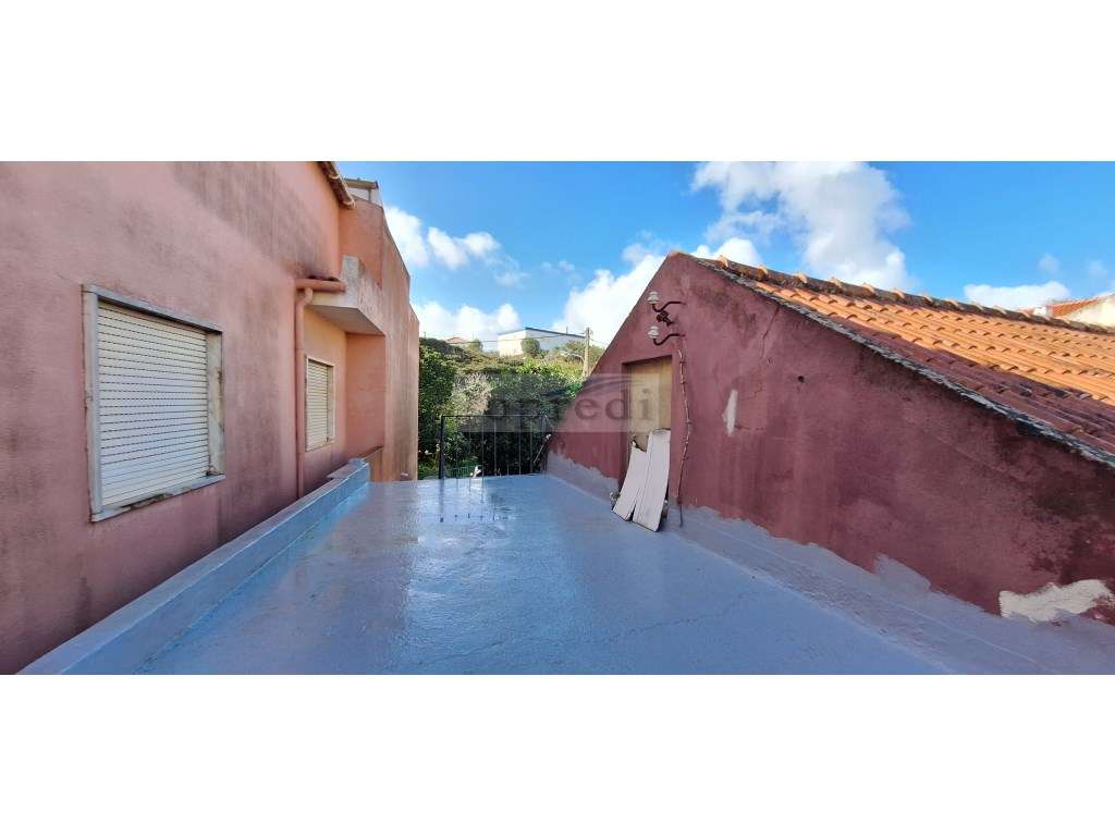 Moradia T2+1 com logradouro-21