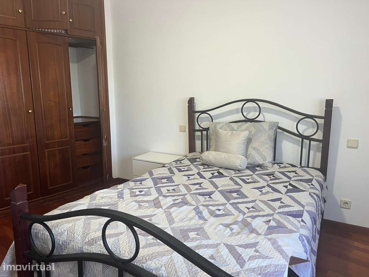 Arrendamento t3 condominio fechado com piscina-11