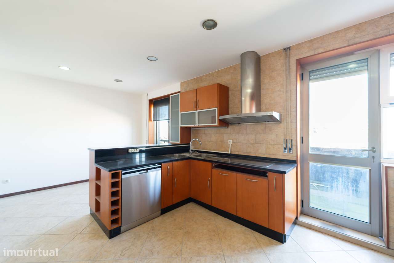 T5 Penthouse na Av Fernão Magalhães - Centro do Porto com Terraço-4
