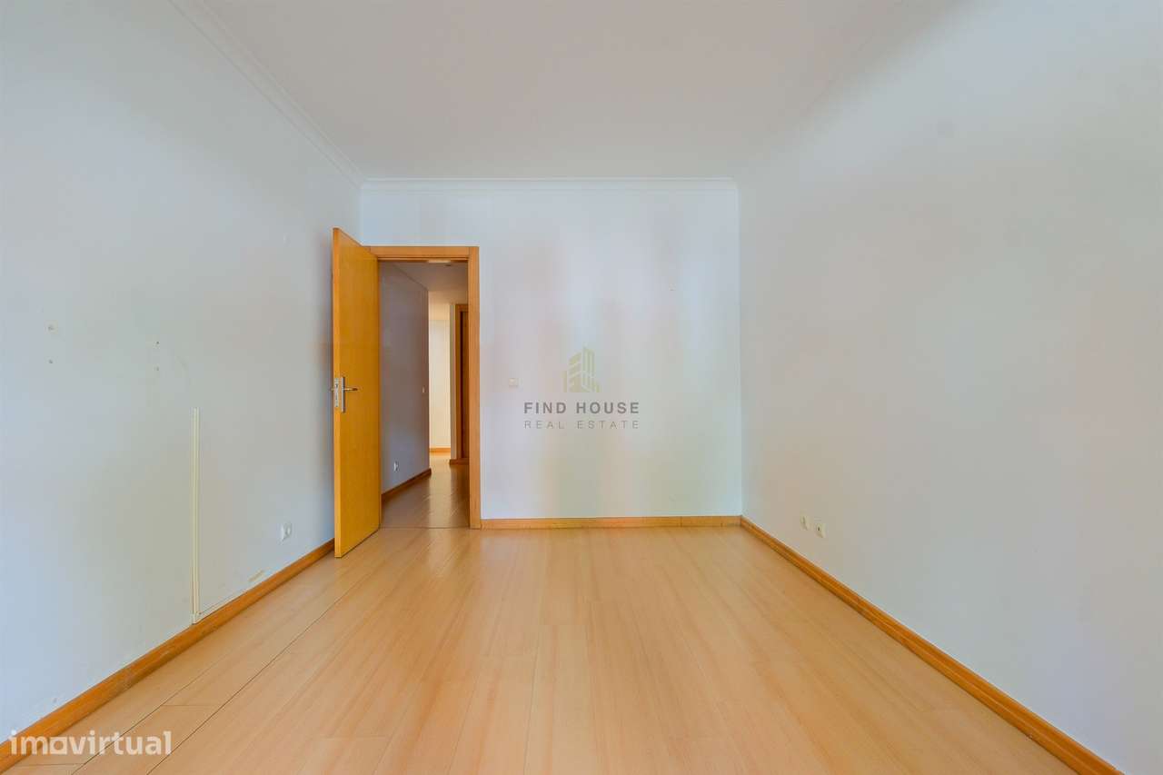 Vende-se T1 com garagem no Parque de São Domingos, em São Domingos de-15