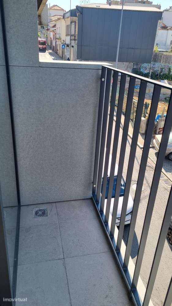 T2 novo com garagem, varanda e ar condicionado-11