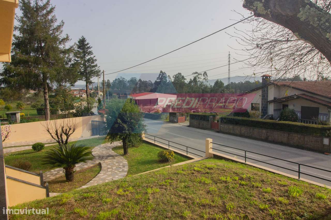 Excelente Moradia T4 em Cervães-23