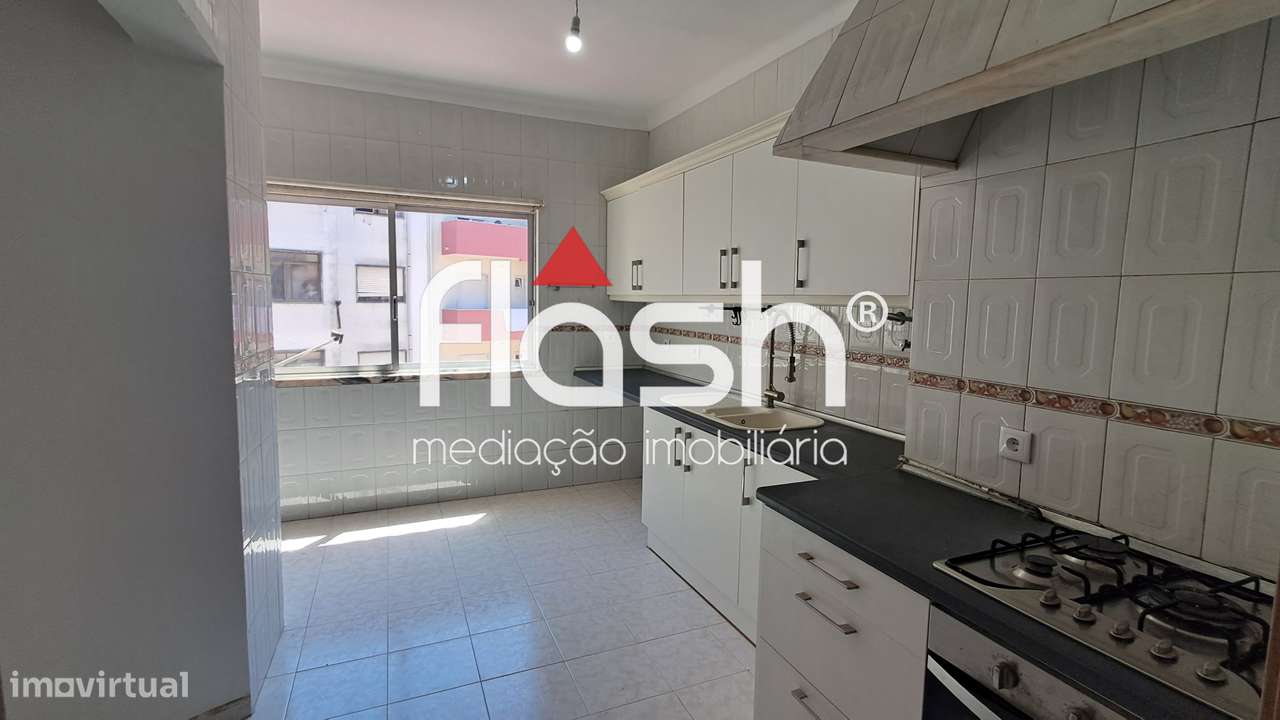Apartamento T4 nas Mercês-7