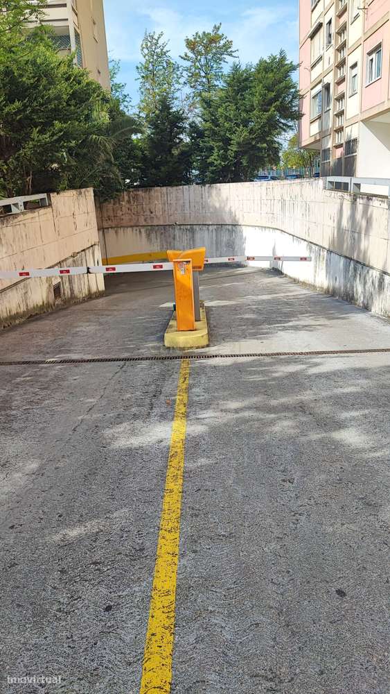Espaço de Estacionamento em Alvalade, Lisboa-1