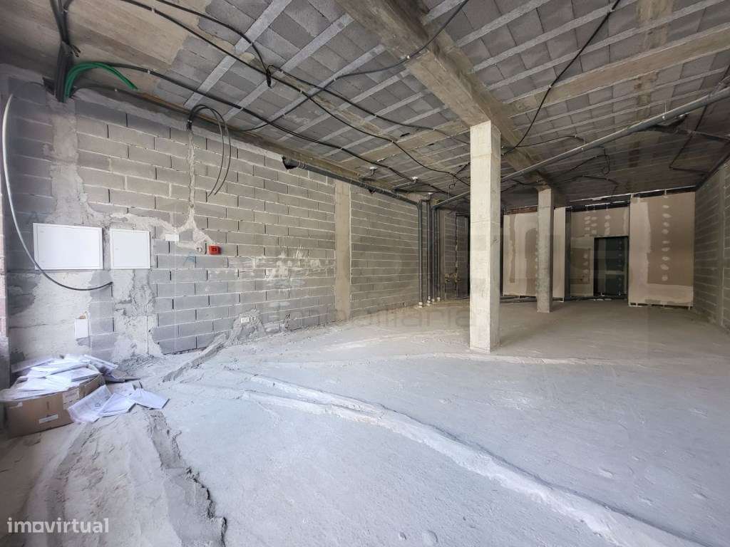 Loja para arredamento - Aveiro - avenida principal !!! - Grande imagem: 2/11