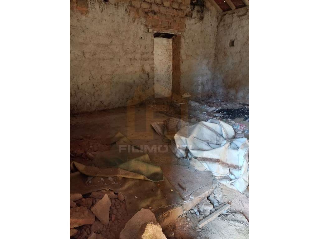 Moradia T3 - Para recuperar - Tomar - Grande imagem: 2/6