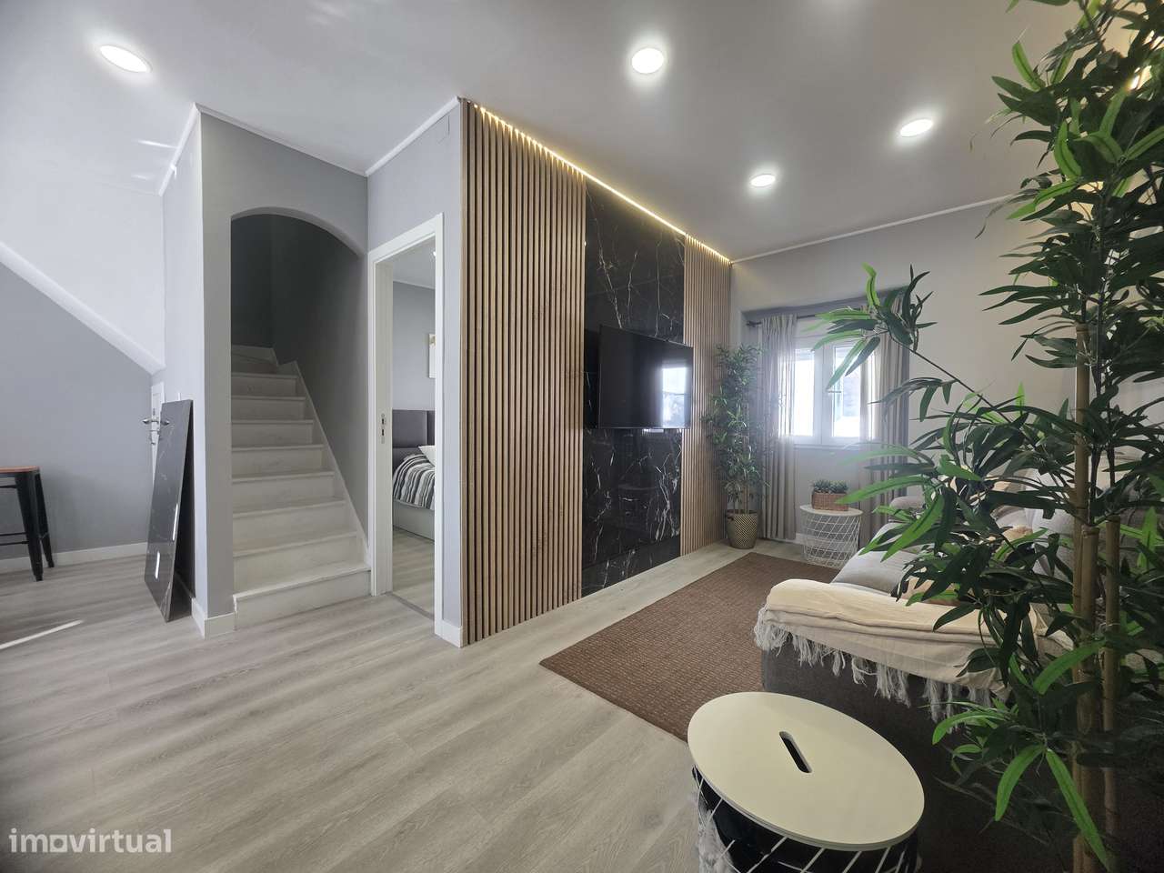 Apartamento T2 Duplex Recuperado - A 70m da Praia do Ouro-10