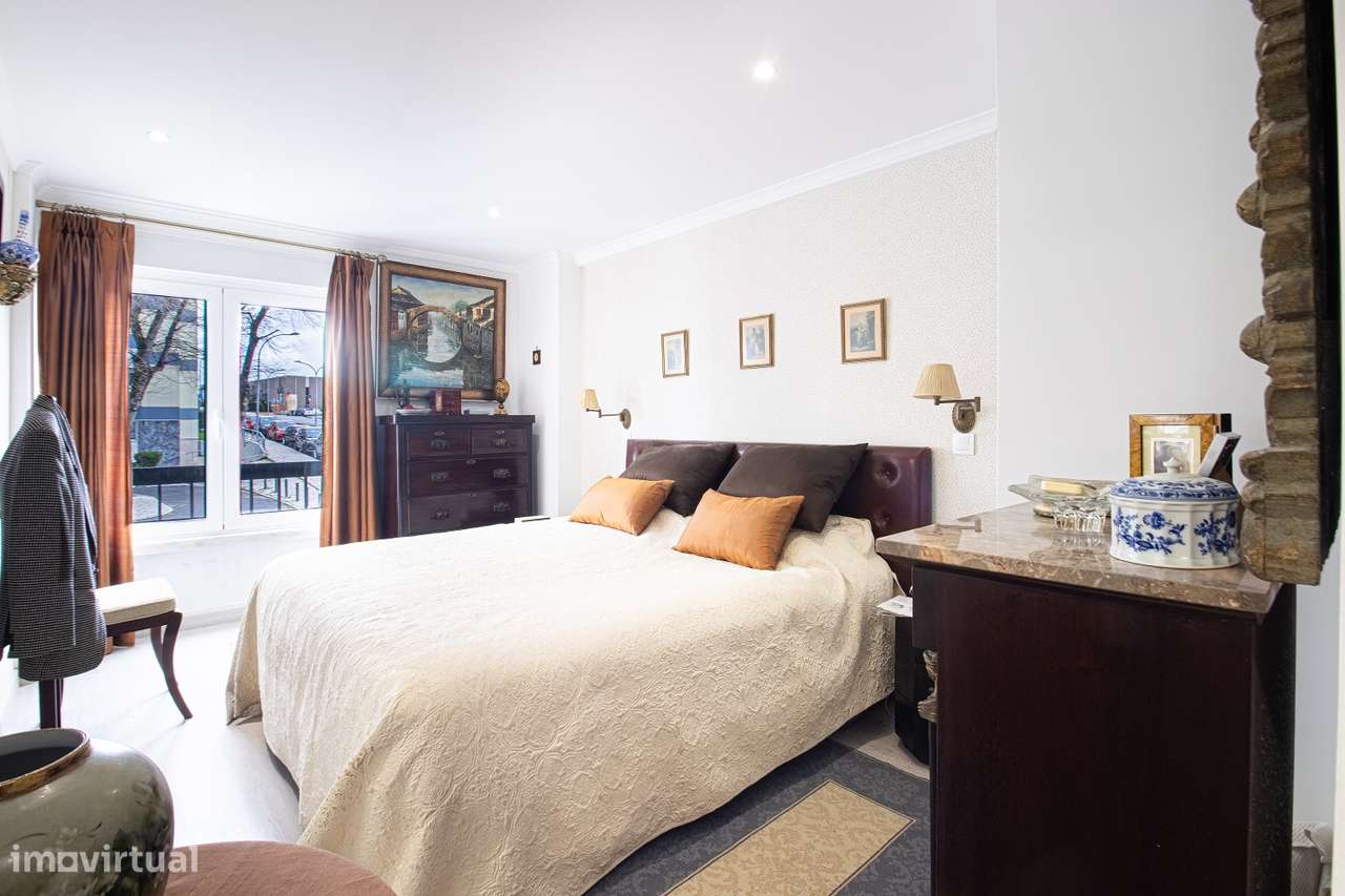 Apartamento T4  remodelado em Carnaxide-12