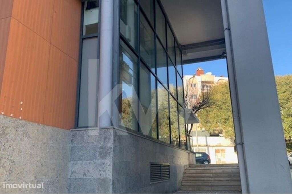 Estabelecimento de referência em Rio de Mouro - Oportunidade de Invest - Grande imagem: 5/18